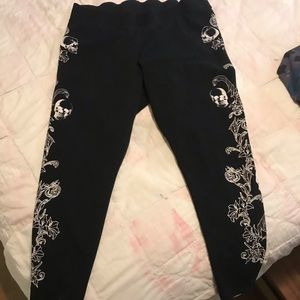 Black and white floral skull legging